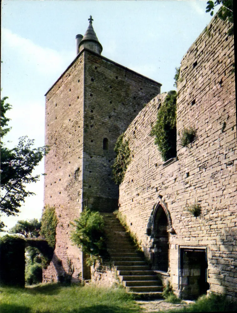 Castelo de Brancion — Brancion (S.-et-L.) — Salão dos Antiquários Tournus - Frente