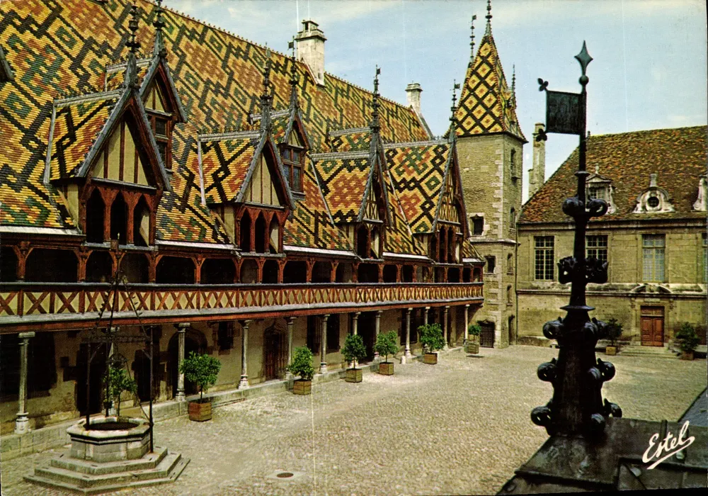 Hôtel Dieu em Beaune — cour d'honneur (fachada sul) — Étel - Frente