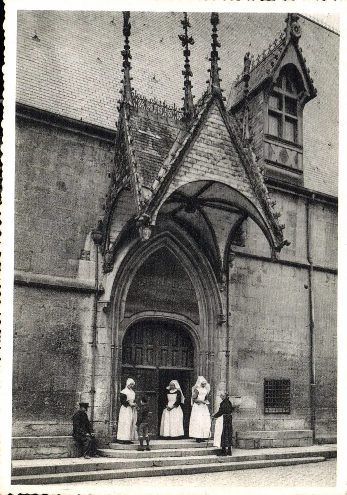 Hôtel-Dieu de Beaune — Eingangstür — Hélio Lorraine, Nancy - Vorderseite