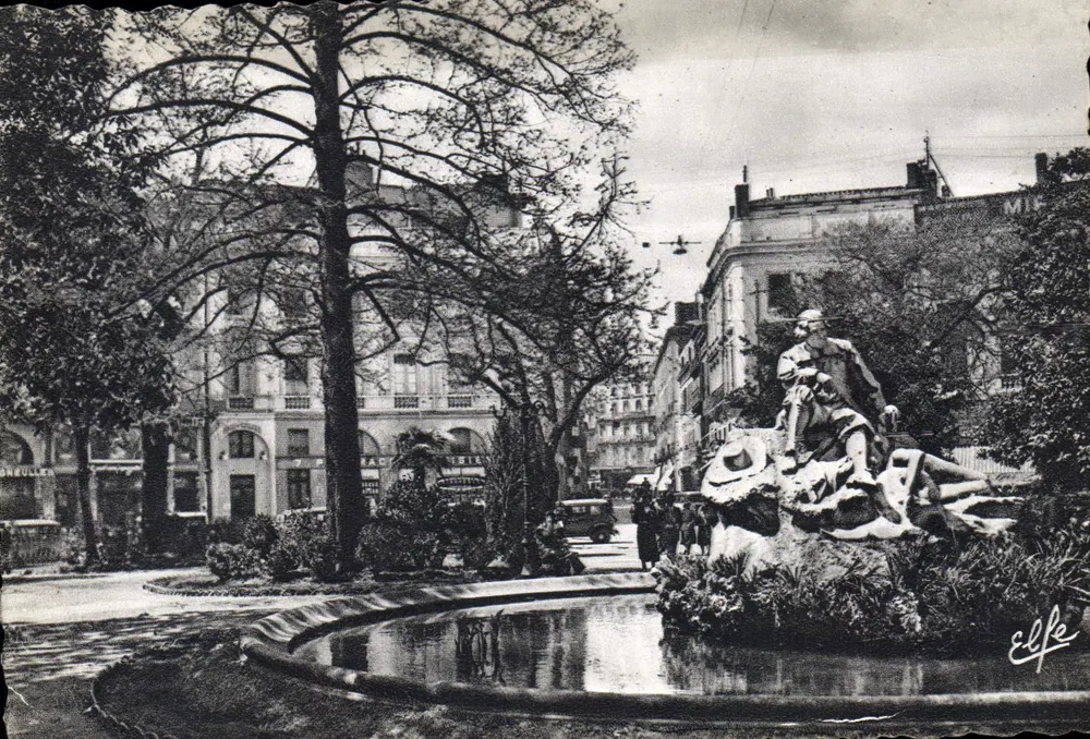 Square Wilson - Estátua Goudoull - Editor Elfe - Frente