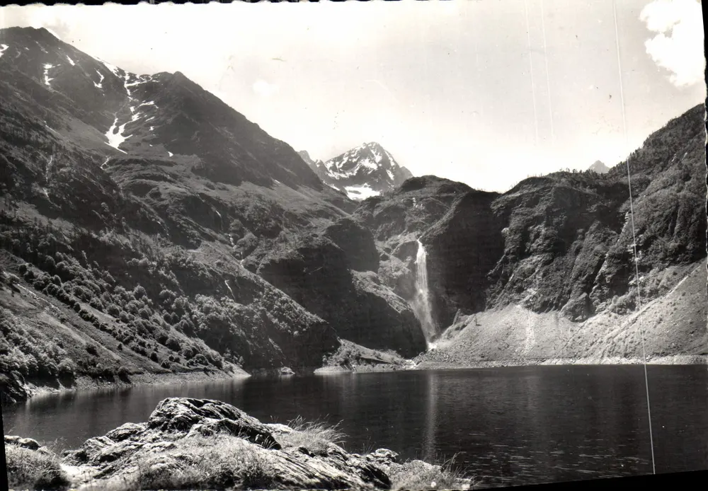 Lago de Oô — Cachoeira do Quairat — Edições S.L. Lyon - Frente