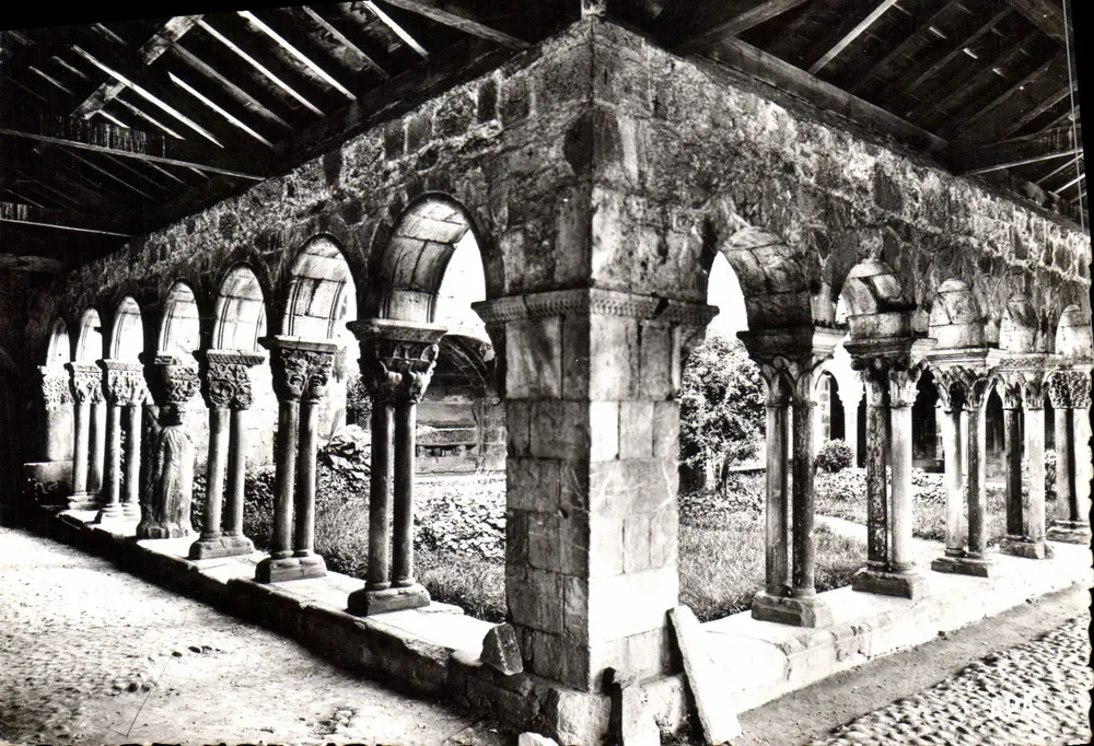 Saint-Bertrand-de-Comminges — Der Cloister — Kapitelle des 12. und 14. Jahrhunderts - Vorderseite