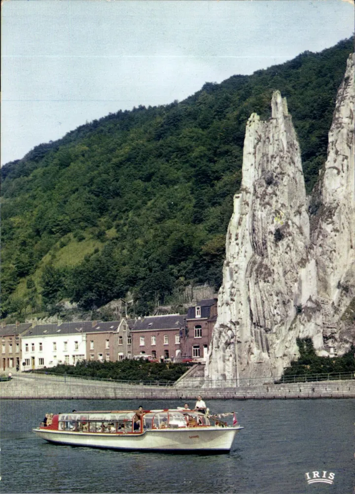 Rocher Bayard — vista do lago com barco — editor Thill, S.A., Bruxelas - Frente