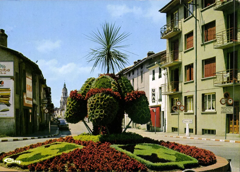 Centro da Cidade — decoração floral e palmeira — Edições & Impressões COMBET Macon - Frente