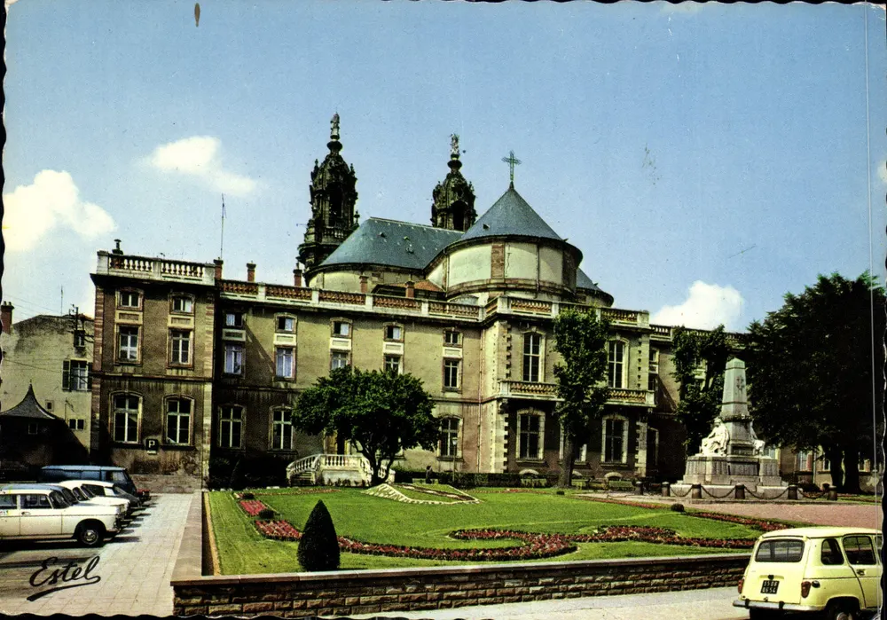 Lunéville — Platz und Denkmal vor der Stadtbibliothek, Kirche Saint-Jacques — Estel - Vorderseite