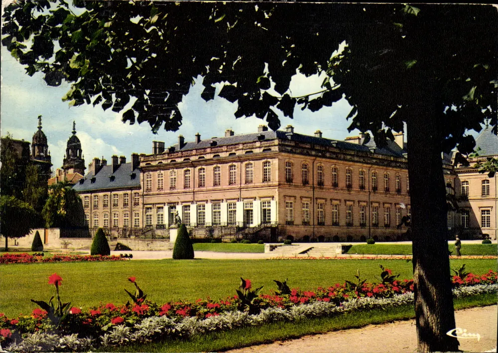 Castelo de Lunéville — parque e castelo do século XVIII — Tours St-Jacques — editor Cinq - Frente
