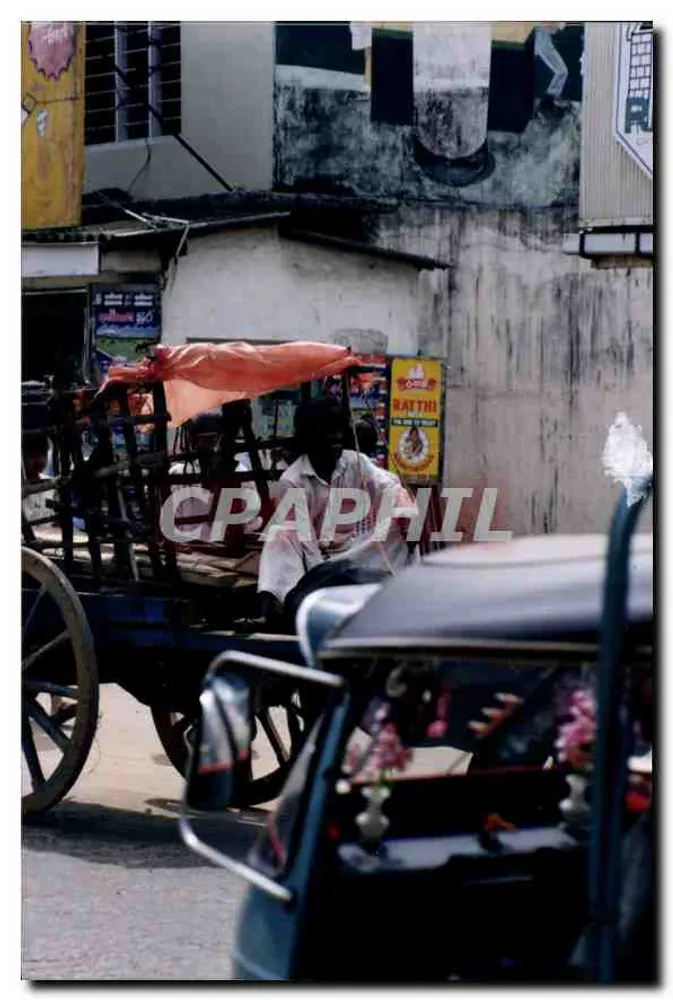 रू डेज़ मार्टियर्स — पेरिस — फैमिली मैगज़ीन - आगे