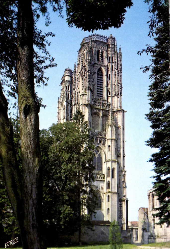 A Catedral de São Etienne de Toul — vista da torre — editor Europ - Frente