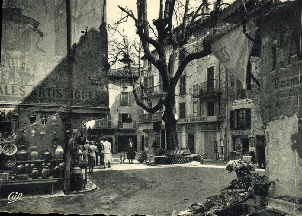 Vence - Place du Peyra - Cap - Frente