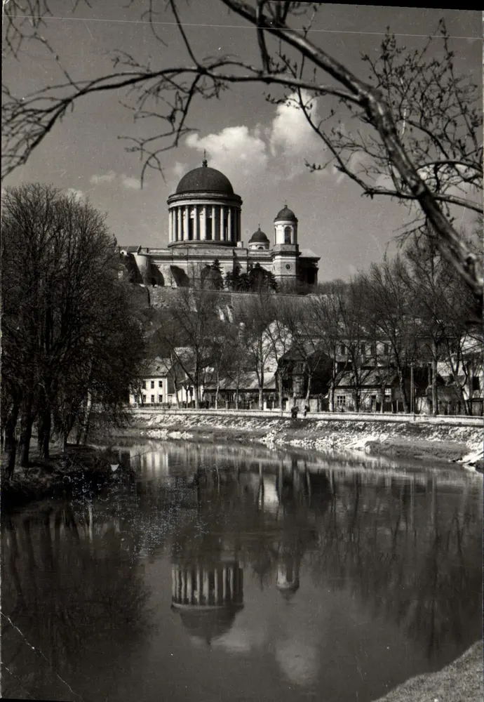 Esztergom - Arm des Donau mit der Kathedrale — Photo Vadas M. T. I. — Képzőművészeti Alap Kiadóvállalat, Budapest - Vorderseite