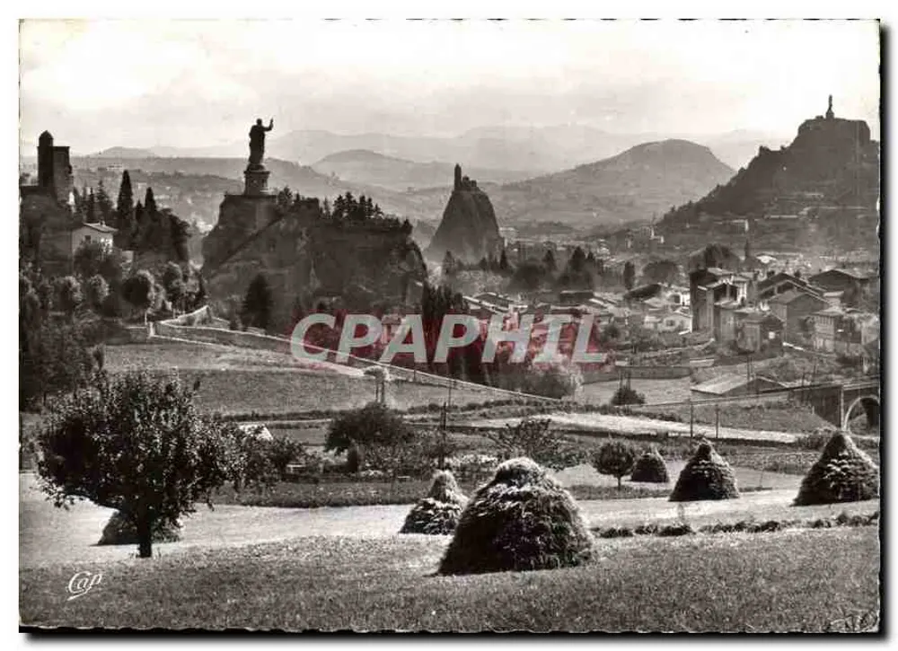 Puy-en-Velay — vista panorâmica com estátua e castelo — editor Cap - Frente