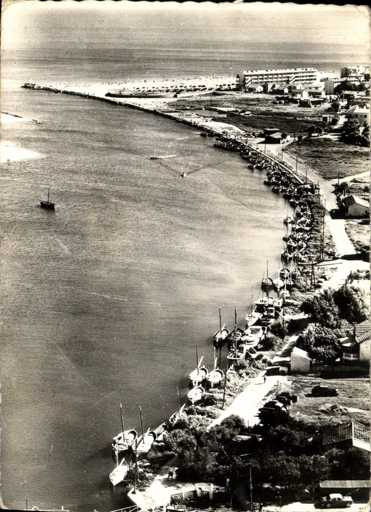Valras-Plage (Hérault) — Ufer des Orb und der Hafen — Éditions Aériennes Compét. Imp. MACON (G. d. L.) - Vorderseite