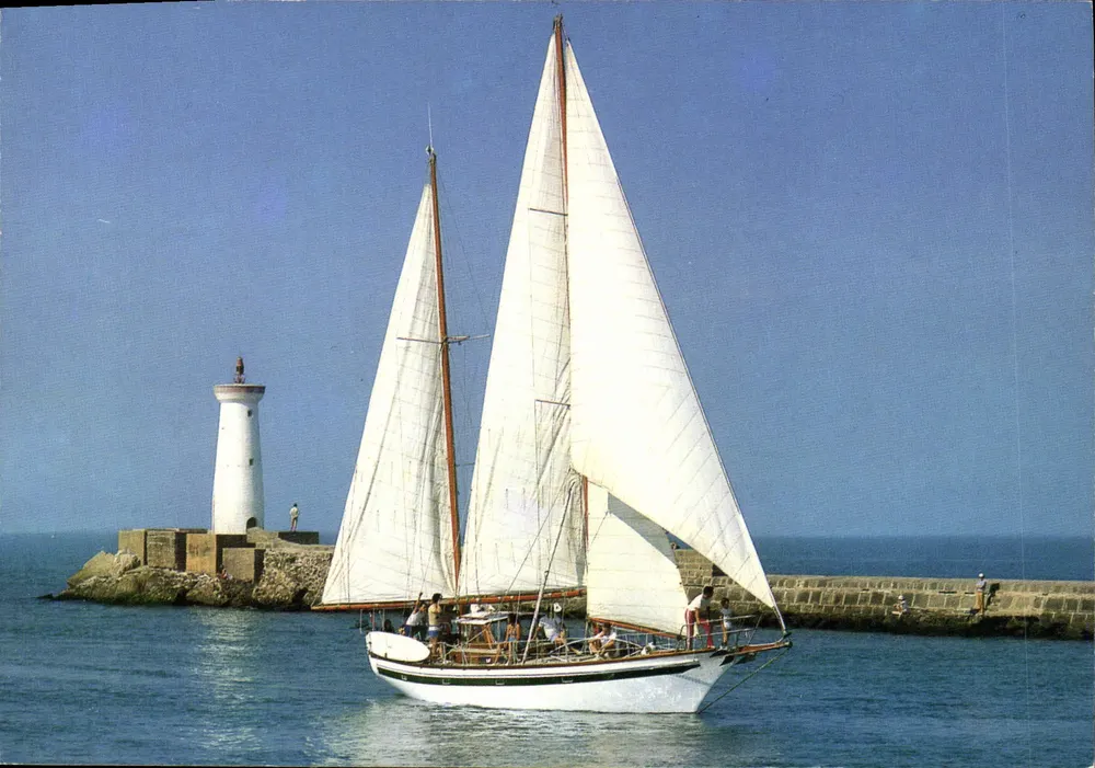 Le Grau d'Agde — Splendidíssimo veleiro subindo o Hérault em sua foz — Éditions S.L. DA Fotocolor Entachrome - Frente