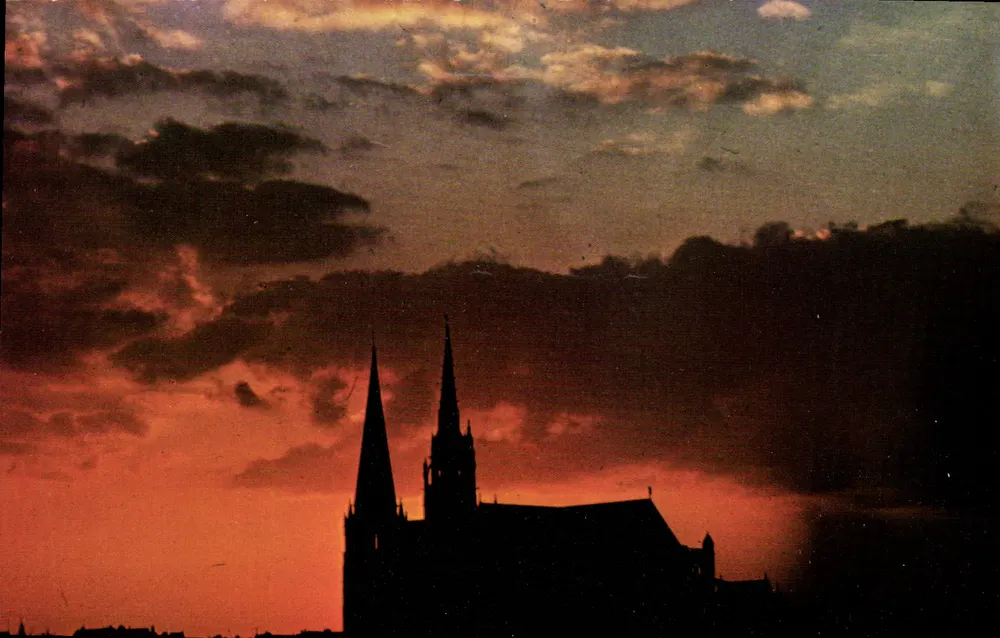 Chartres — Pôr do sol sobre a Catedral — Editions HOUVET - Frente