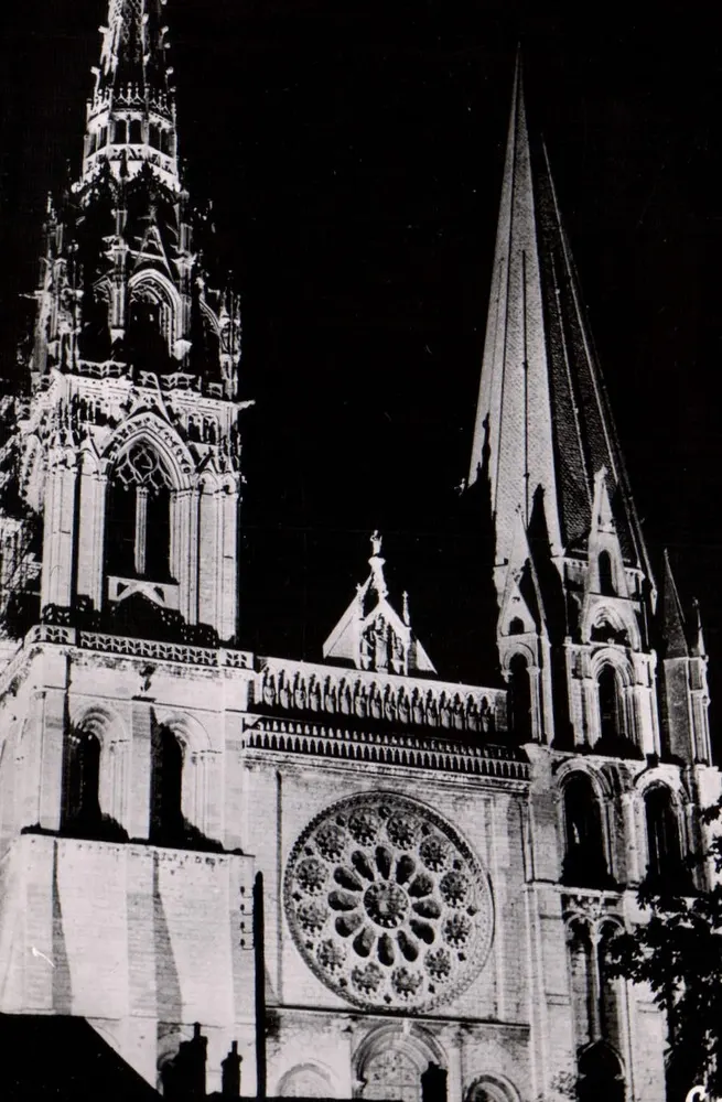 Chartres — A Catedral Iluminada. A Fachada — Éditions de Luxe, n°28 - Frente