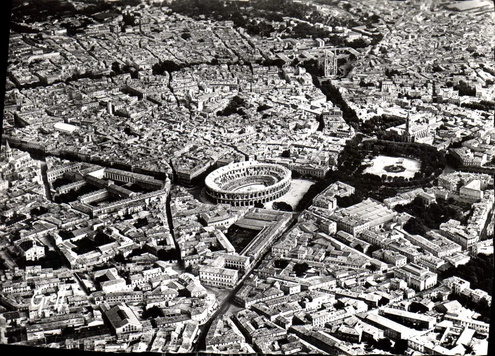 Nîmes — Luftbild der Arenen und der Esplanade — Greff - Vorderseite