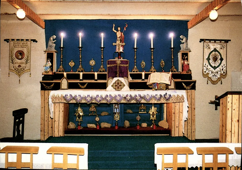 Innenraum einer Kapelle — Kapelle Saint-Jean-Baptiste, Molieres-sur-Ceze — Editions Méridionales - Vorderseite