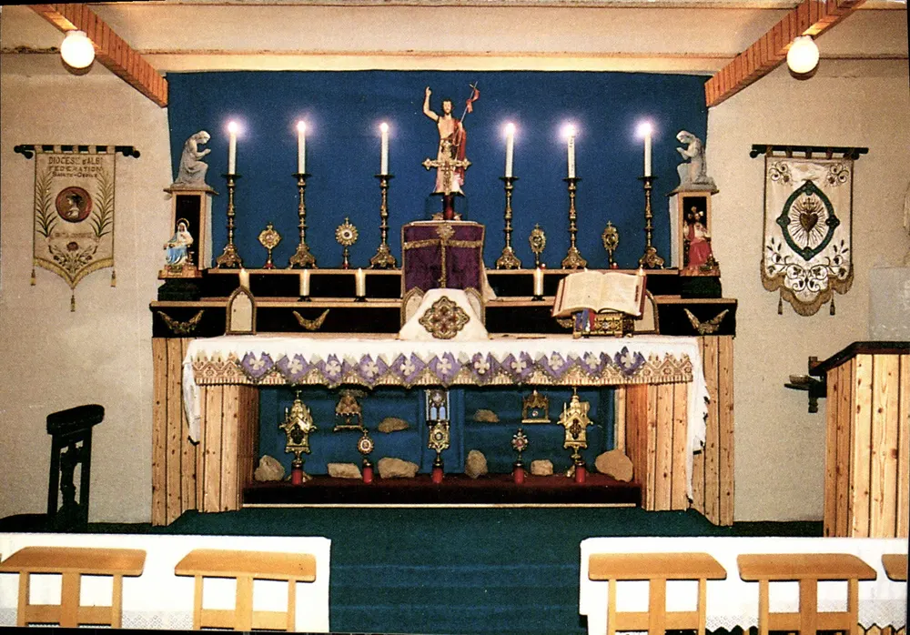 Innenraum einer Kapelle — Kapelle Saint-Jean-Baptiste in Molieres-sur-Cèze — Éditions Méridionales - Vorderseite