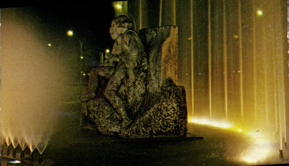 Estátua sentada em uma fonte — Ales, França — Ed. Jean du Pin, n° 96 - Frente