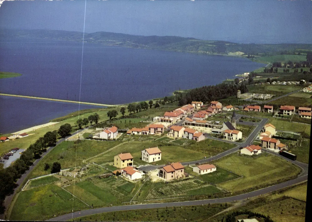 Naussac e seu Lago (Lozère) — vista aérea — Edições Cellard - Frente
