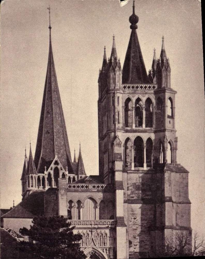 Église Saint-Pierre de Lausanne — vue des deux tours gothiques — éditeur non visible - Frente