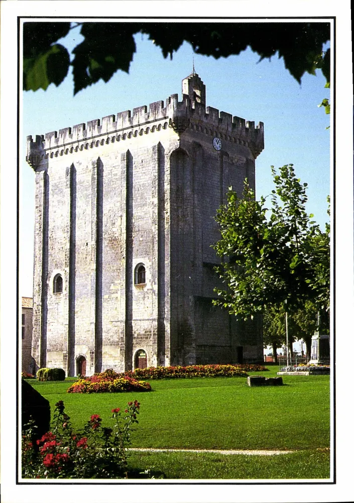 पॉन्स के डोनजॉन — सेंटोंग के मध्ययुगीन शहर — एडिशन डी ल'एनी - आगे