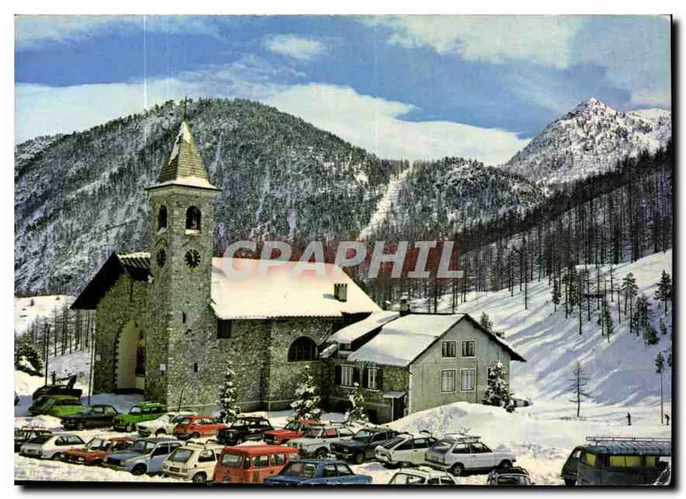 Clavière — Kirche am Fuße schneebedeckter Berge - Vorderseite