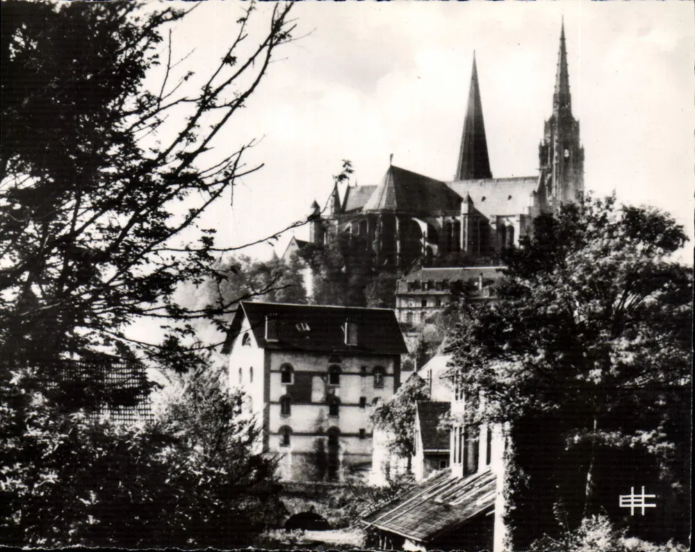 Chartres (Eure-et-Loir) — Ansicht der Kathedrale vom Neuen Brücke — Edition Flouvet - Vorderseite