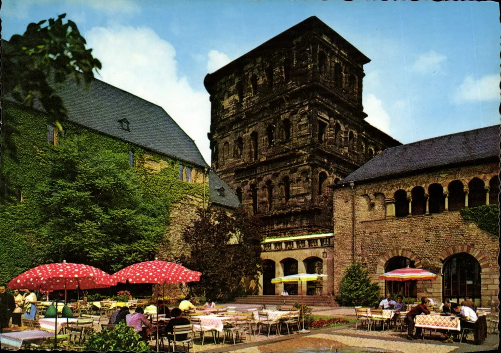 Trier — Brunnenhof mit Porta Nigra und Simeonstift — Kaulbach - Vorderseite