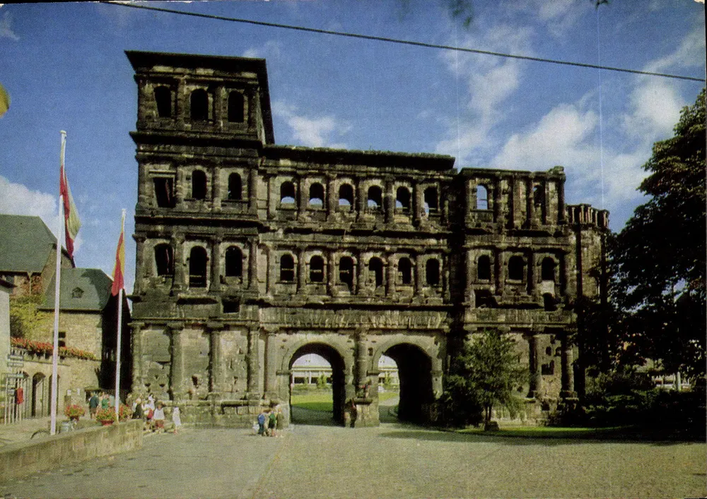 Trier, Porta Nigra — uitzicht van de stadsgezicht — Niko Haas, Trier, Nr. T-152 - Voorkant