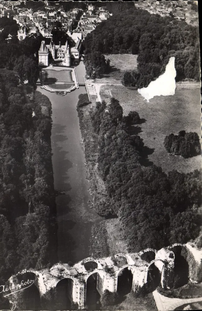 Maintenon (E-et-L.) — Zamek i Kanał (XVII wiek) — Aéro Photo, Paryż - Awers