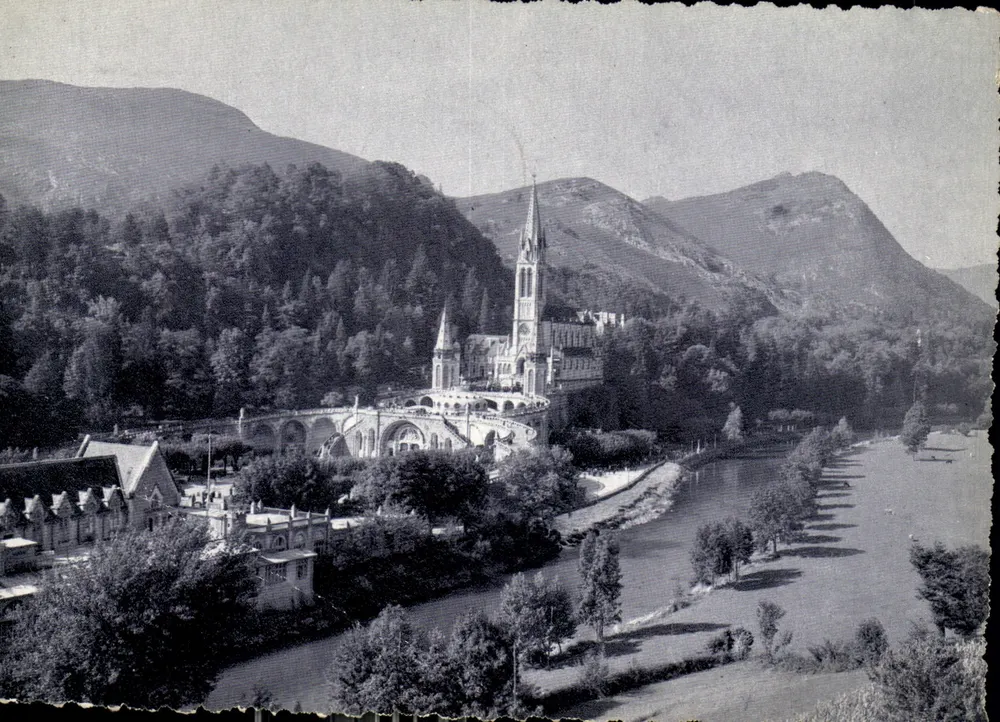 Lourdes — A Basílica e o Gave — Edição Pauls au Bétyre, n°41 - Frente