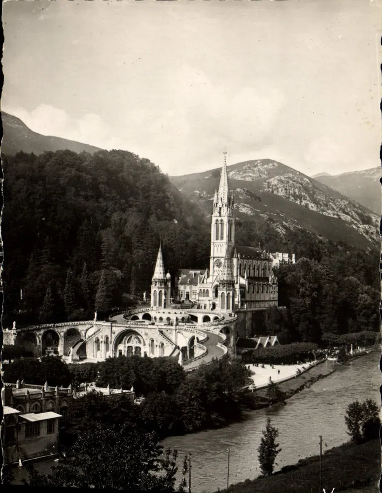 Lourdes — A Basílica e o Gave — Edição Photo QUINAPHIL Lourdes - Frente