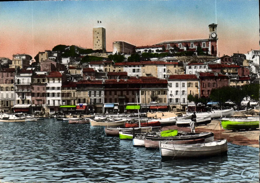 Cannes - Le Suquet — vista do porto com barcos e edifício fortificado — editor C. Cap - Frente
