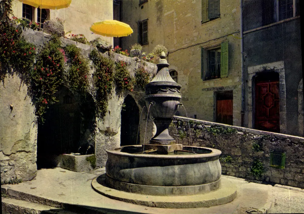 Fontaine — Saint-Paul-de-Vence — Les Éditions NICE - Frente