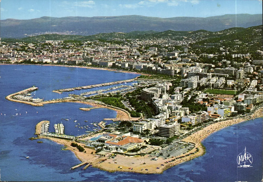 Cannes — Luftbild, Casino und Strand von Mourre Rouge — MAR - Vorderseite
