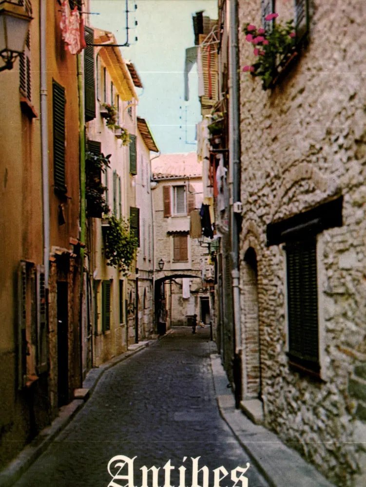 Antibes — Rue Velha — Édition Y.P.A. 101, quai de la République, 06.771 - Frente