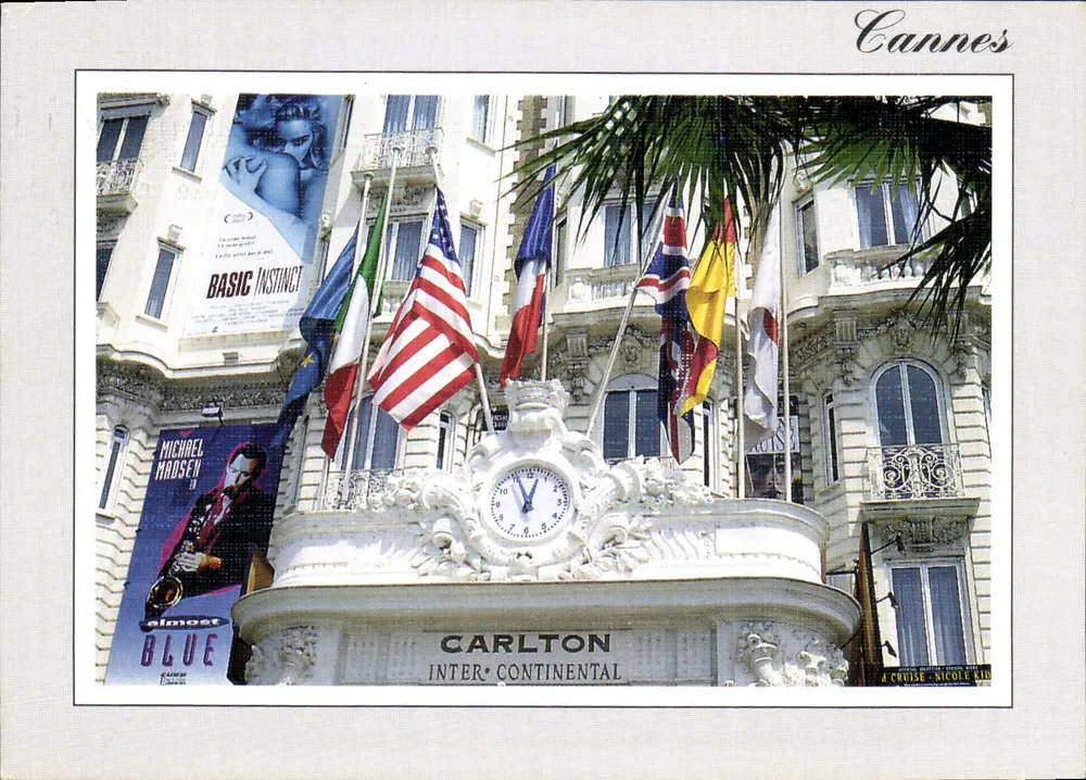 Cannes — Carlton Intercontinental — Filmplakate und Fahnen - Vorderseite