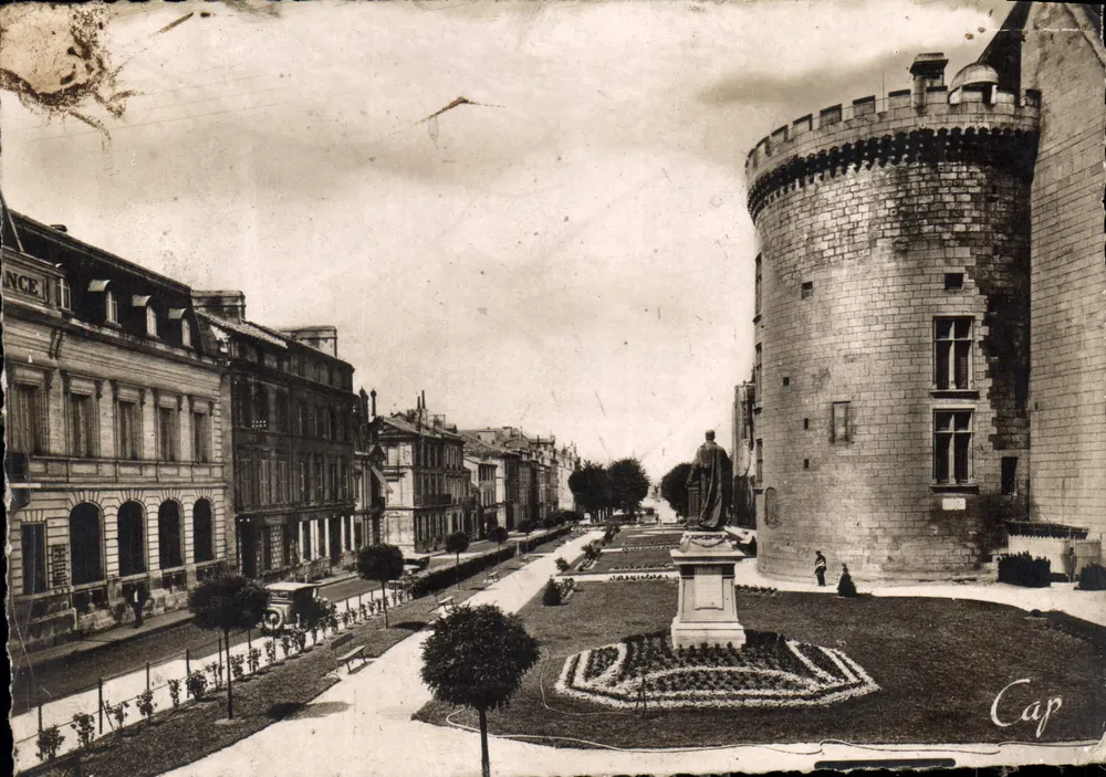 Place de la République — Turm des Rathauses — Edition des Galeries - Vorderseite
