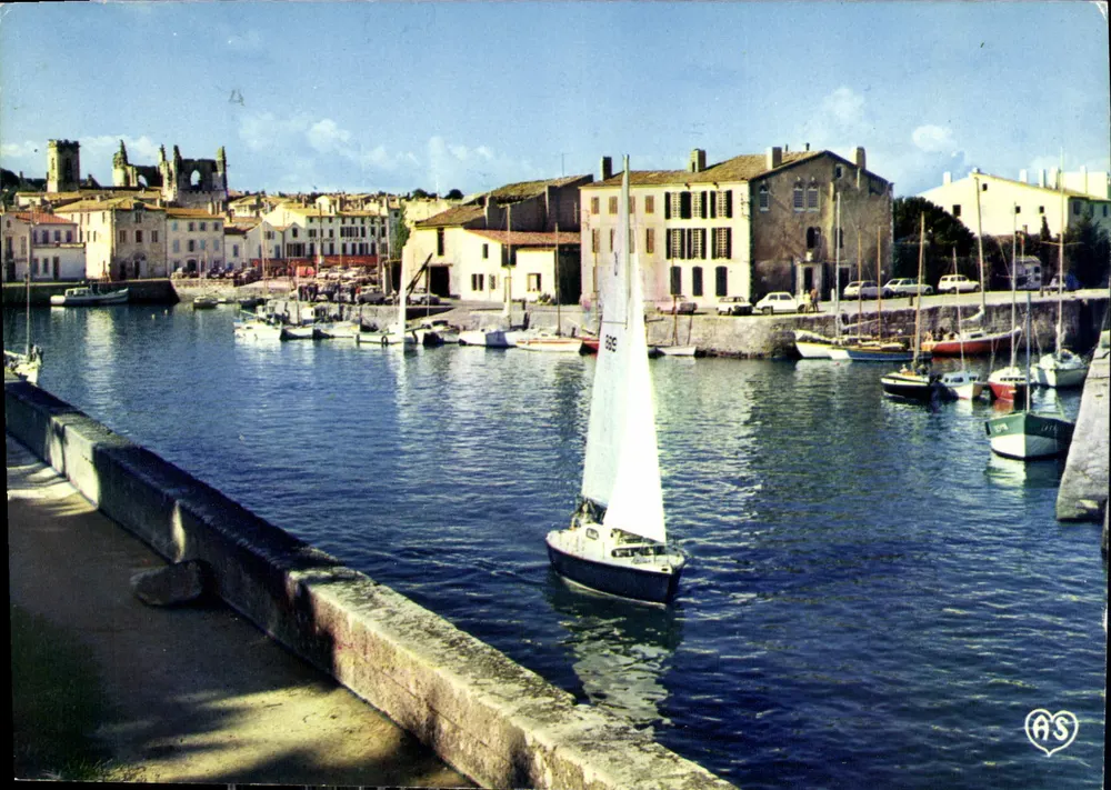 Hafen von Saint-Martin-sur-Île-de-Ré — Ansicht des Hafens mit Segelboot — Verleger Artaud Préch, Nantes - Vorderseite
