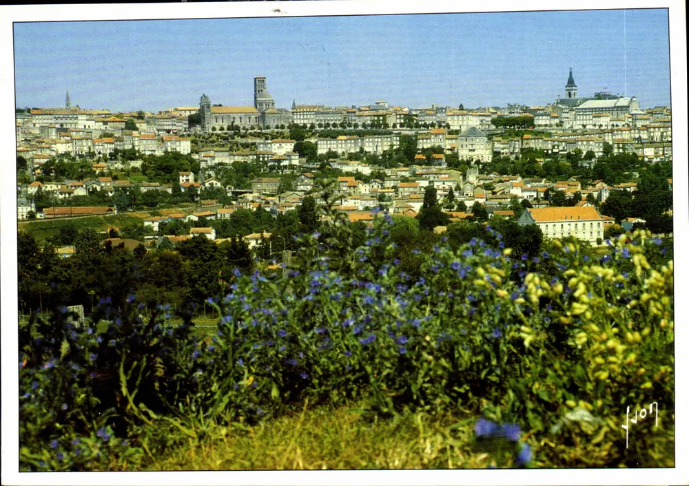 Vista geral da cidade de Angoulême — Edições d'art Yvon — n° 10 16 0007 - Frente