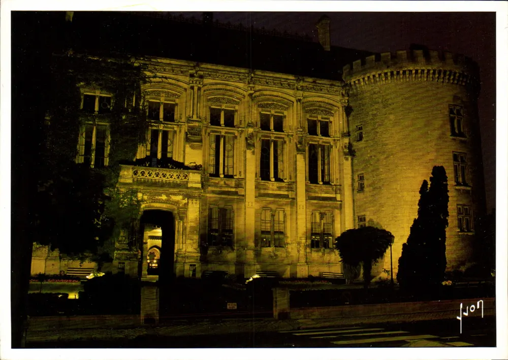 Castelo de Angoulême — vista noturna — Éditions d'art Yvon - Frente