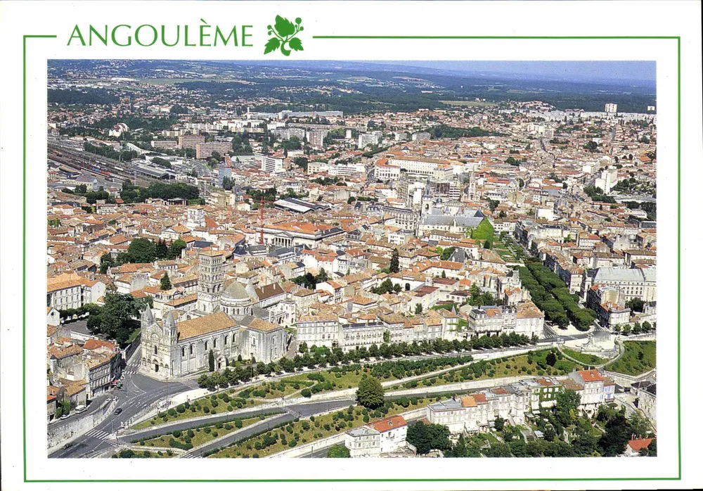 Angoulême — Allgemeiner Blick auf das Stadtzentrum mit den Mauern — COMPA-CARTERIE - Vorderseite