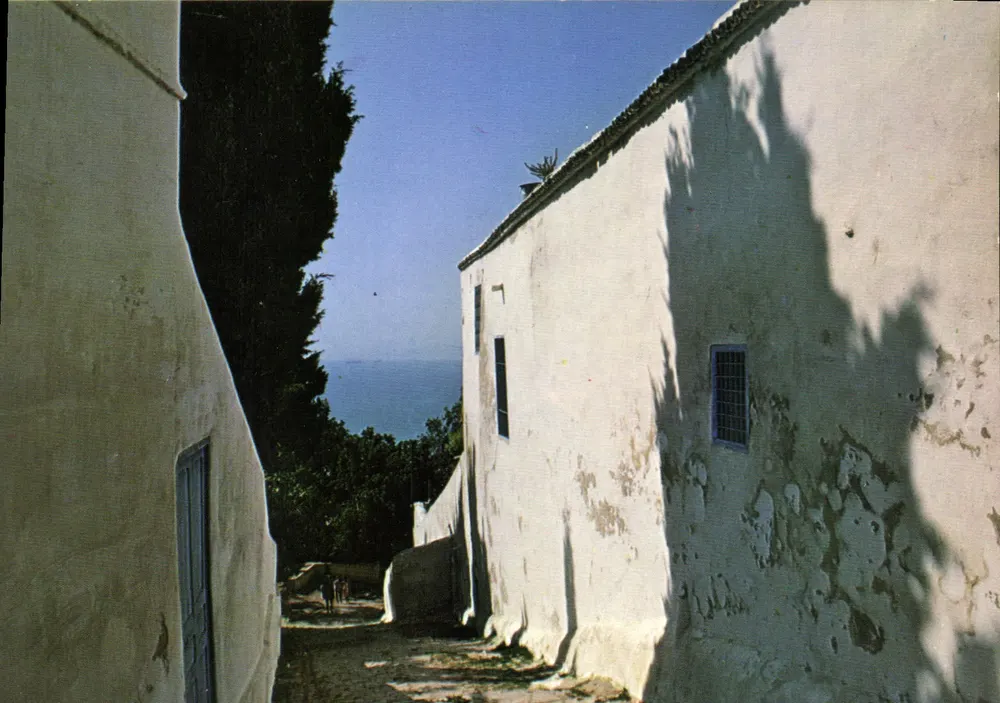 Eine enge Gasse zum Meer — Sidi Bou Said - Tunesien — Gesellschaft CARTHAGE, Tunis - Vorderseite