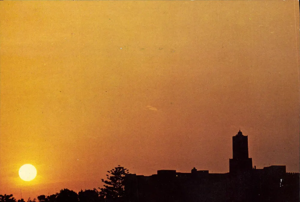 Sonnenuntergang über das alte Stadttor — SOUSSE - Tunesien — Natürliche Farben - Vorderseite