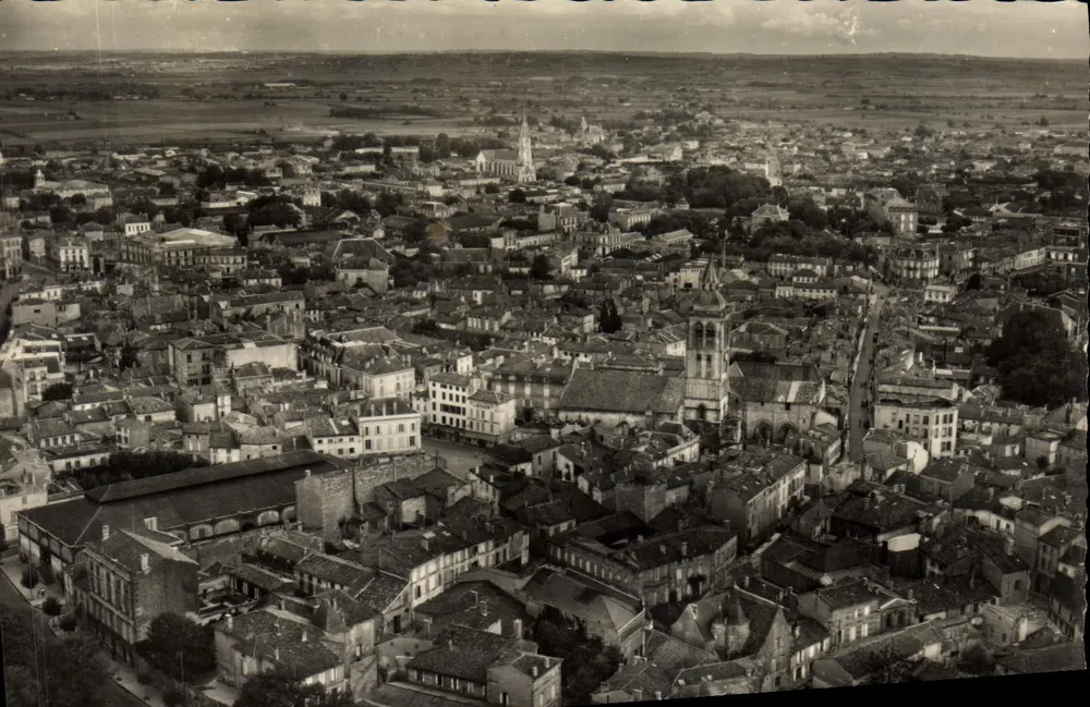 Cognac (Charente) — Vista geral aérea — Cognac - Alliergues (Agen) - Frente
