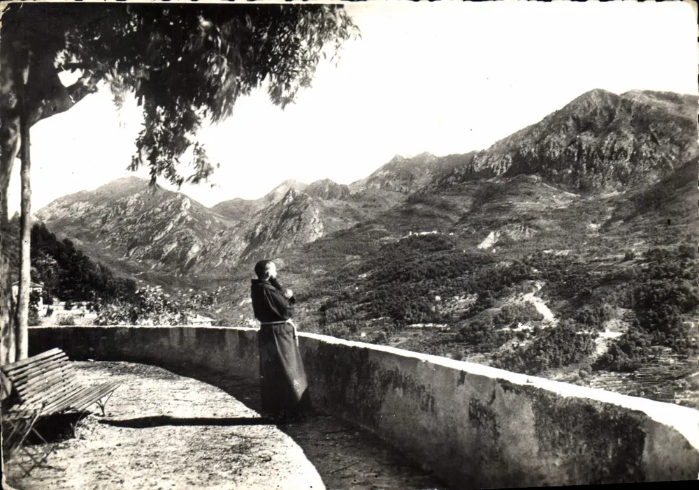Ausblick auf Castellar und die Berge — Menton (A.-M.) — Procure des Missions de l'Annonciade - Vorderseite