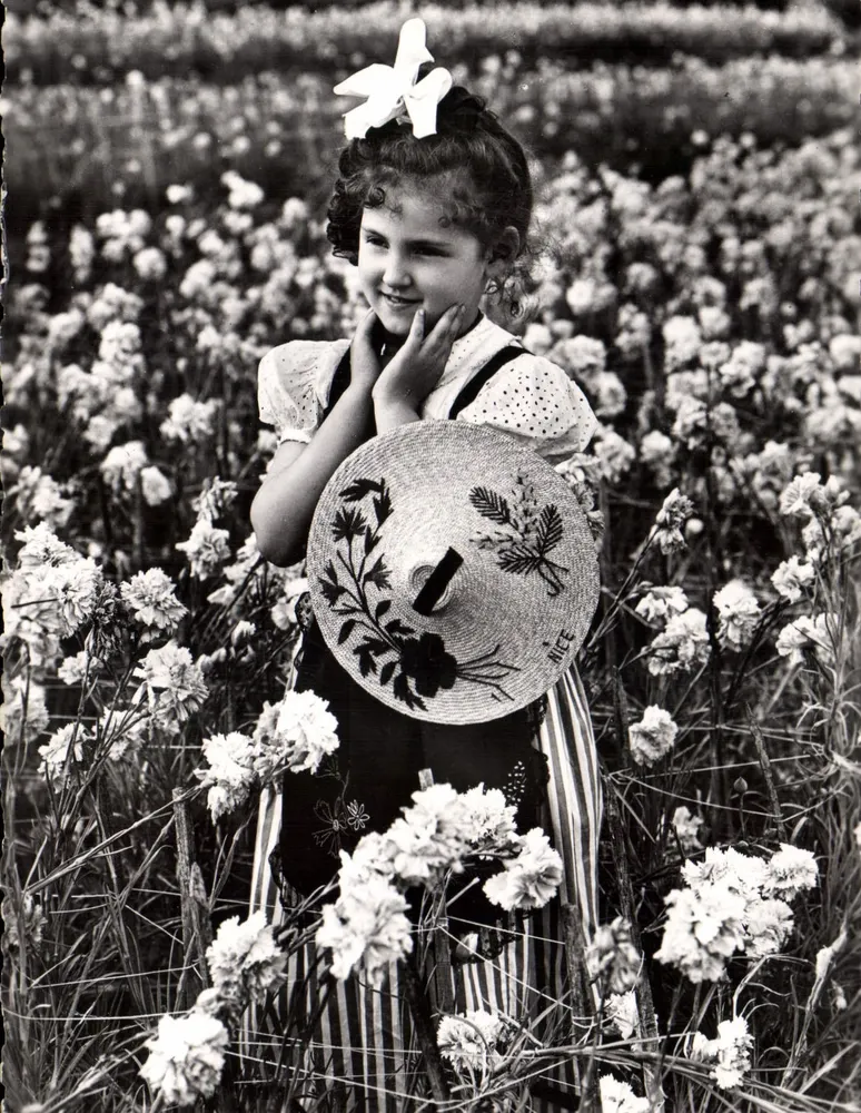 Menina em um campo de flores — Nice — L. Gilletta & Cie, Nice - Frente