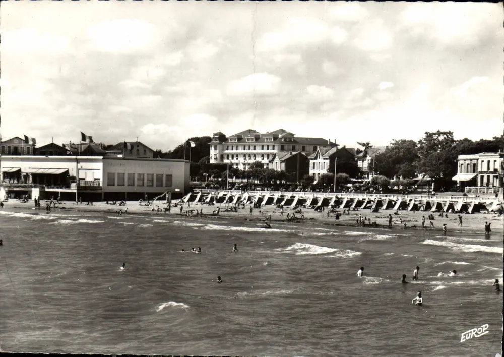 PONTAILLAC (Charente-Maritime) — La Plage et le Casino — Édition de EUROP - Vorderseite