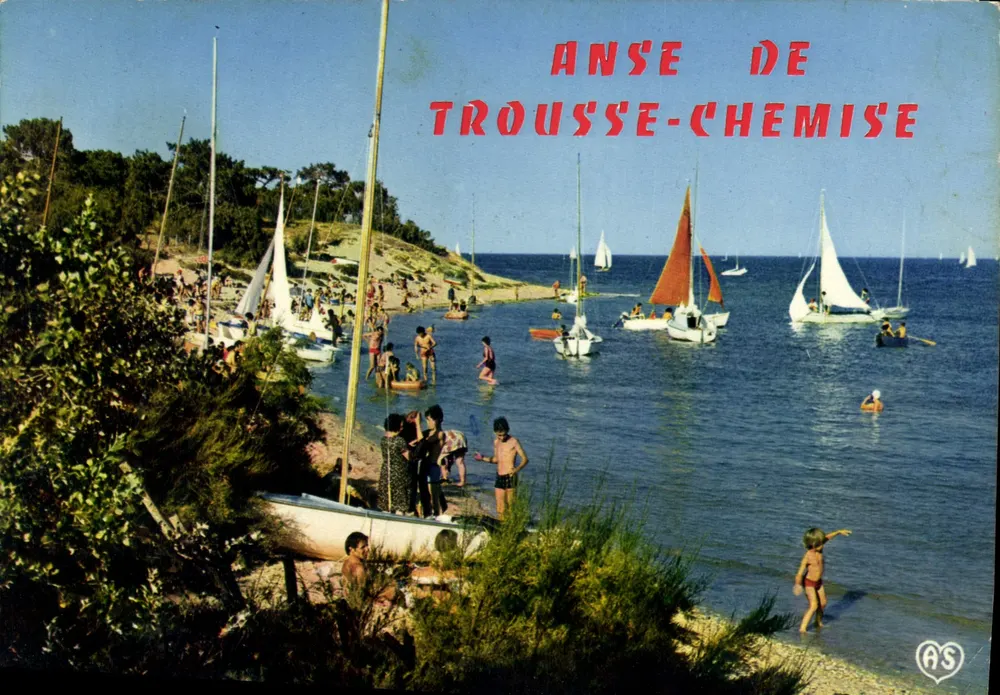 Anse de Trousse-Chemise — lebendige Bucht mit Segelbooten — Verlag Artaud Frères - Vorderseite
